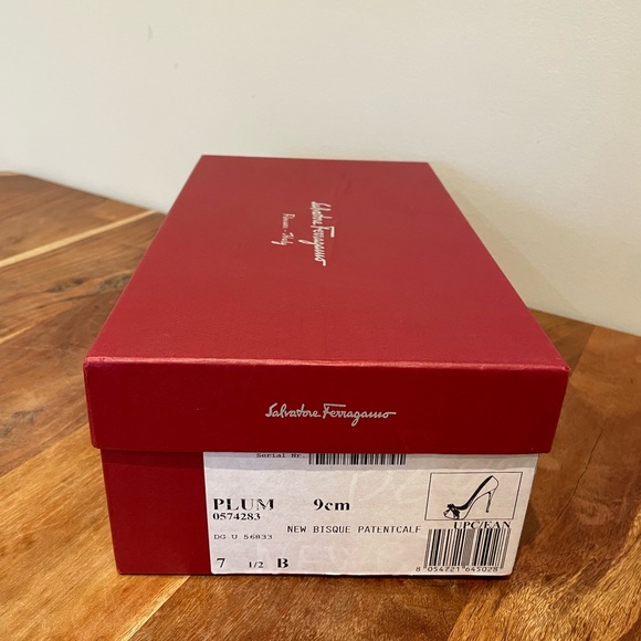 AUTHENTIC FERRAGAMO NUDE PATENT PLUME PEEP TOE HEELS - Picture 4 of 5